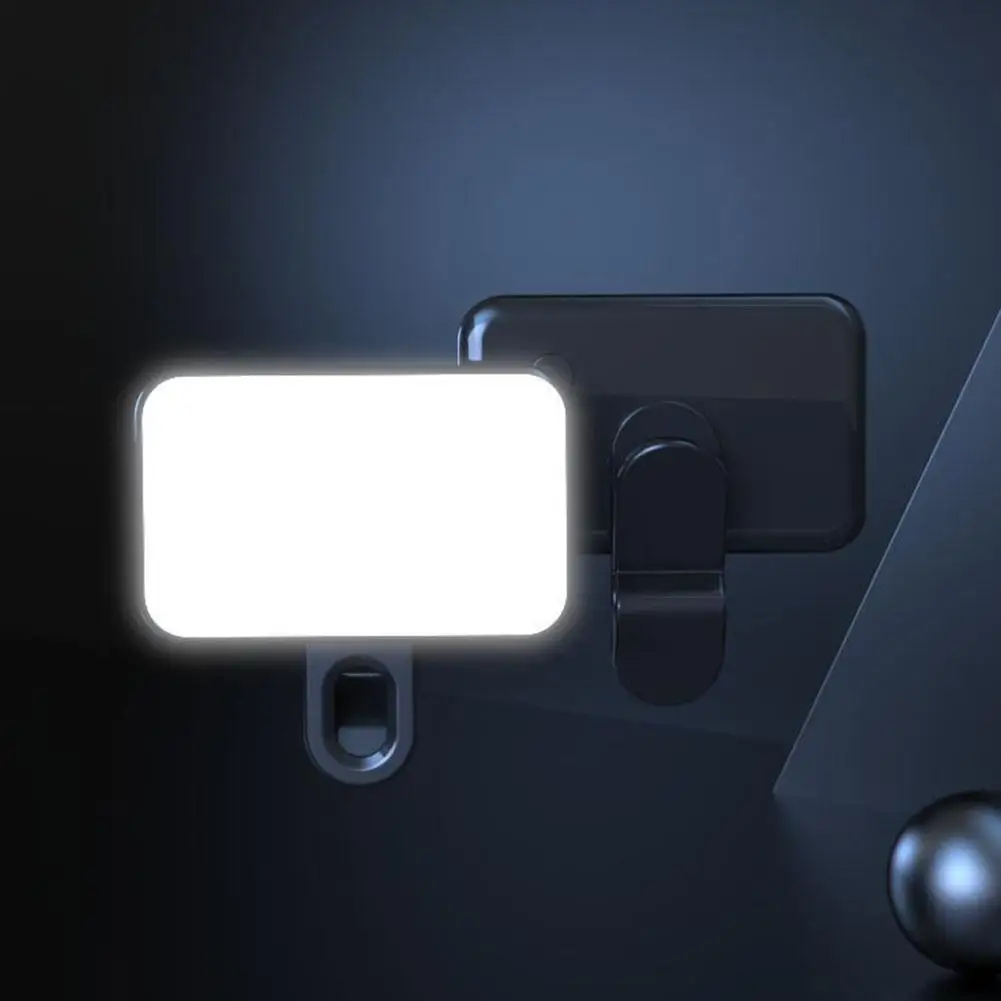 Lampe LED rechargeable pour action cam avec câble USB-C, trois modes couleur affichés sur un fond dégradé.