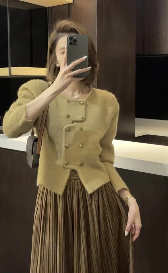 

2023 Women's Clothing Cashmere knit top velvet pleated skirt two-piece suit Autumn Winter New