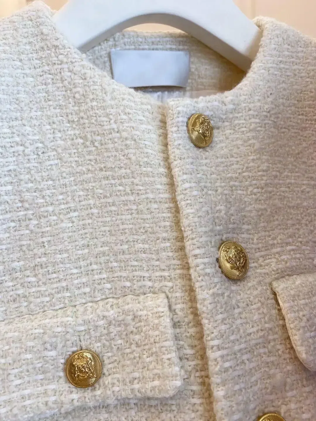 2025 laine Tweed manteau mode haut de gamme bouton doré court mince tempérament printemps et automne coréen manteaux femmes veste