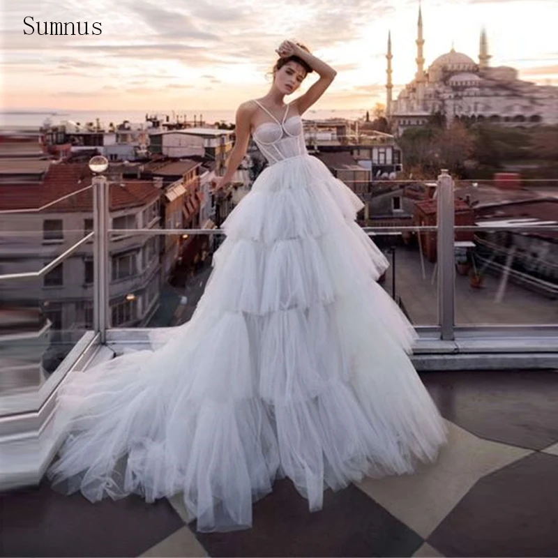 

Sumnus Elegant Princess Wedding Dress Spaghetti Straps Tiered Ruffles White Pleat Backless Bridal Gown Vestido De Noiva