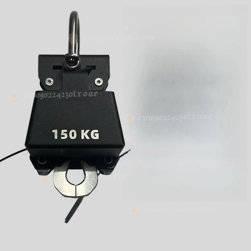Détacheur automatique pour drone 150 kg en action, larguant une charge utile depuis un drone.