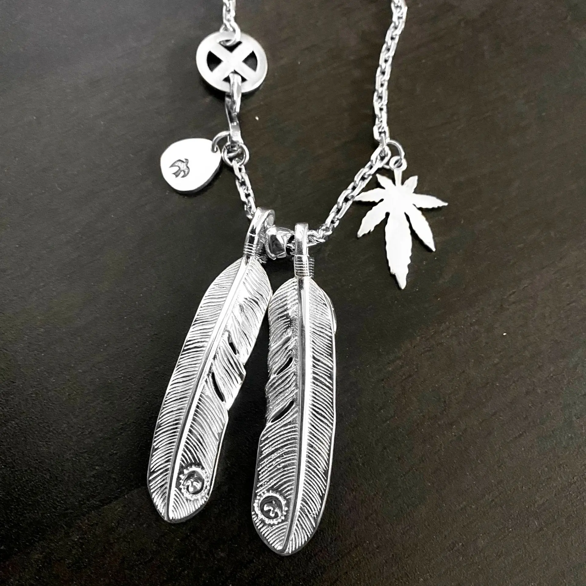 Eagle claws inlaid blue pine feather necklace