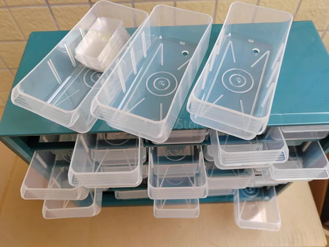 다양한 용도로 활용이 가능한 멀티 그리드 서랍 부품 상자