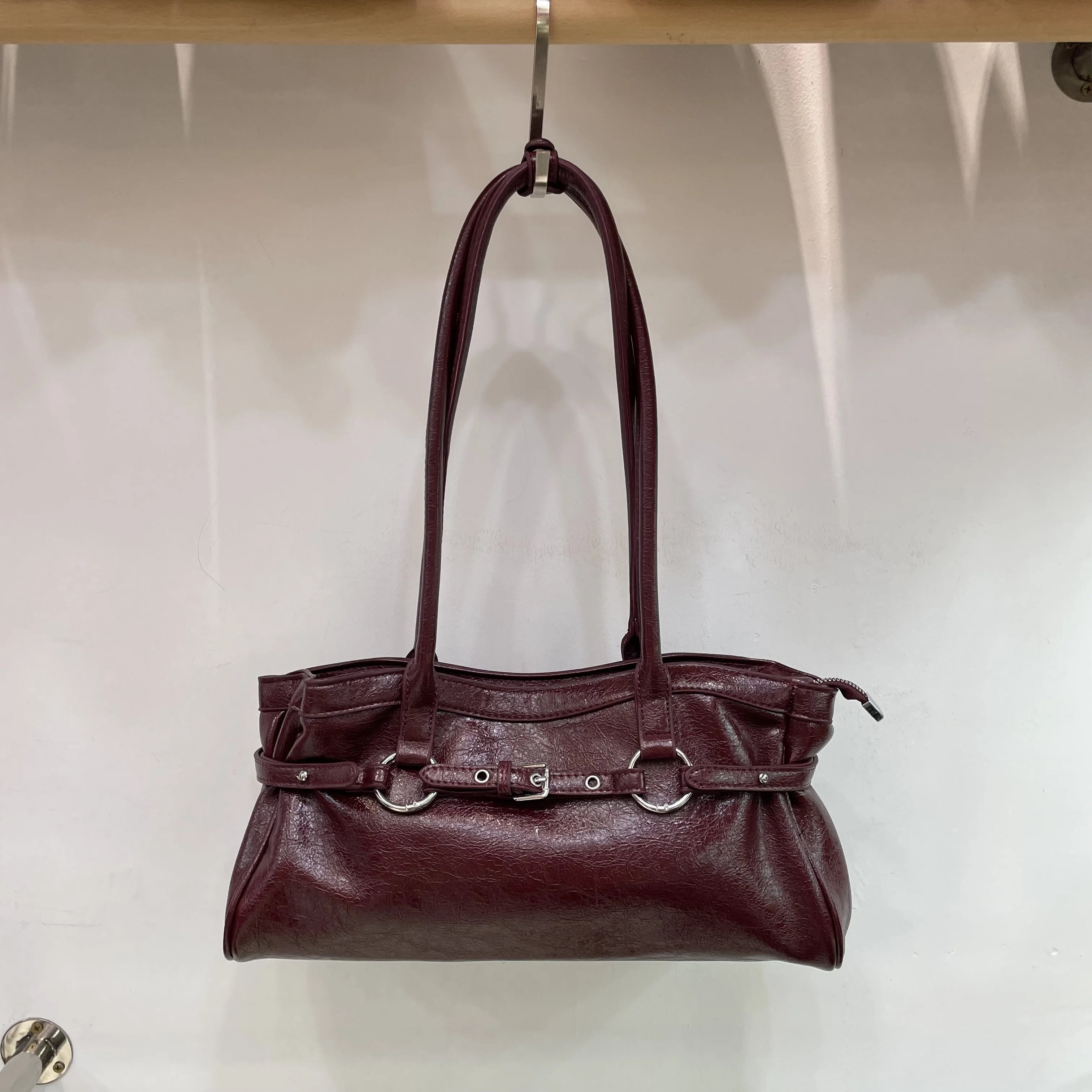 Red Wedding Women's Bag 2025 New Retro Underarm Fashion High-End Sensation Niche Design French Bread Shoulder Bag