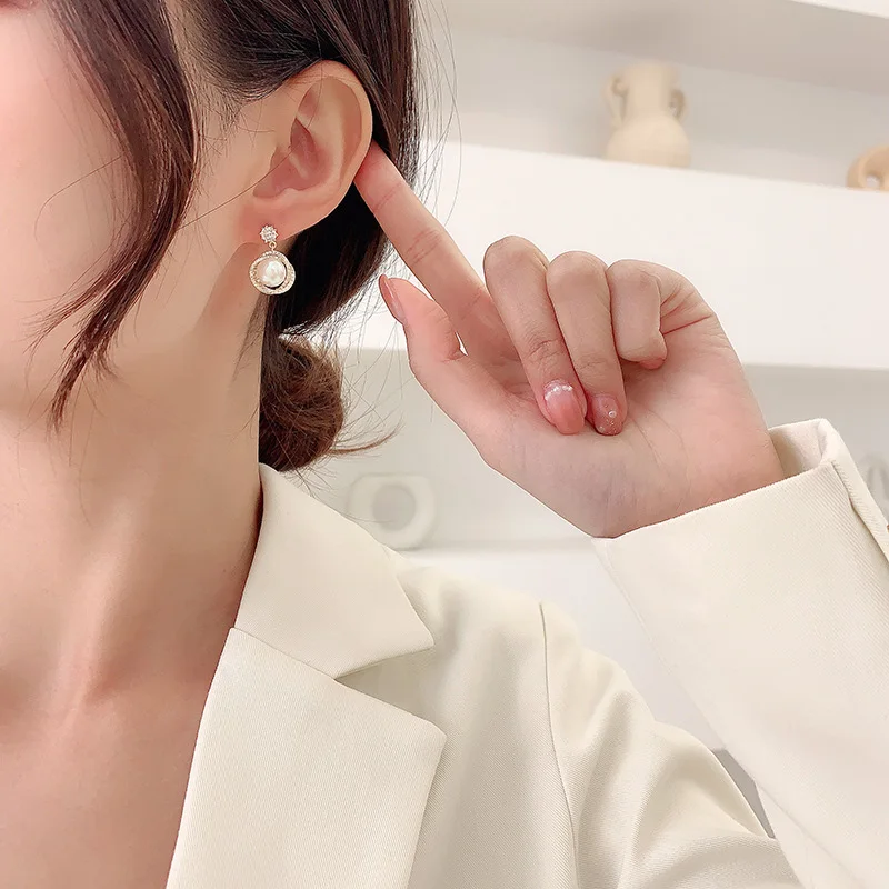 French gloss natural pearl earrings, dignified and elegant earrings, high-end gold-plated accessories for women's weddings