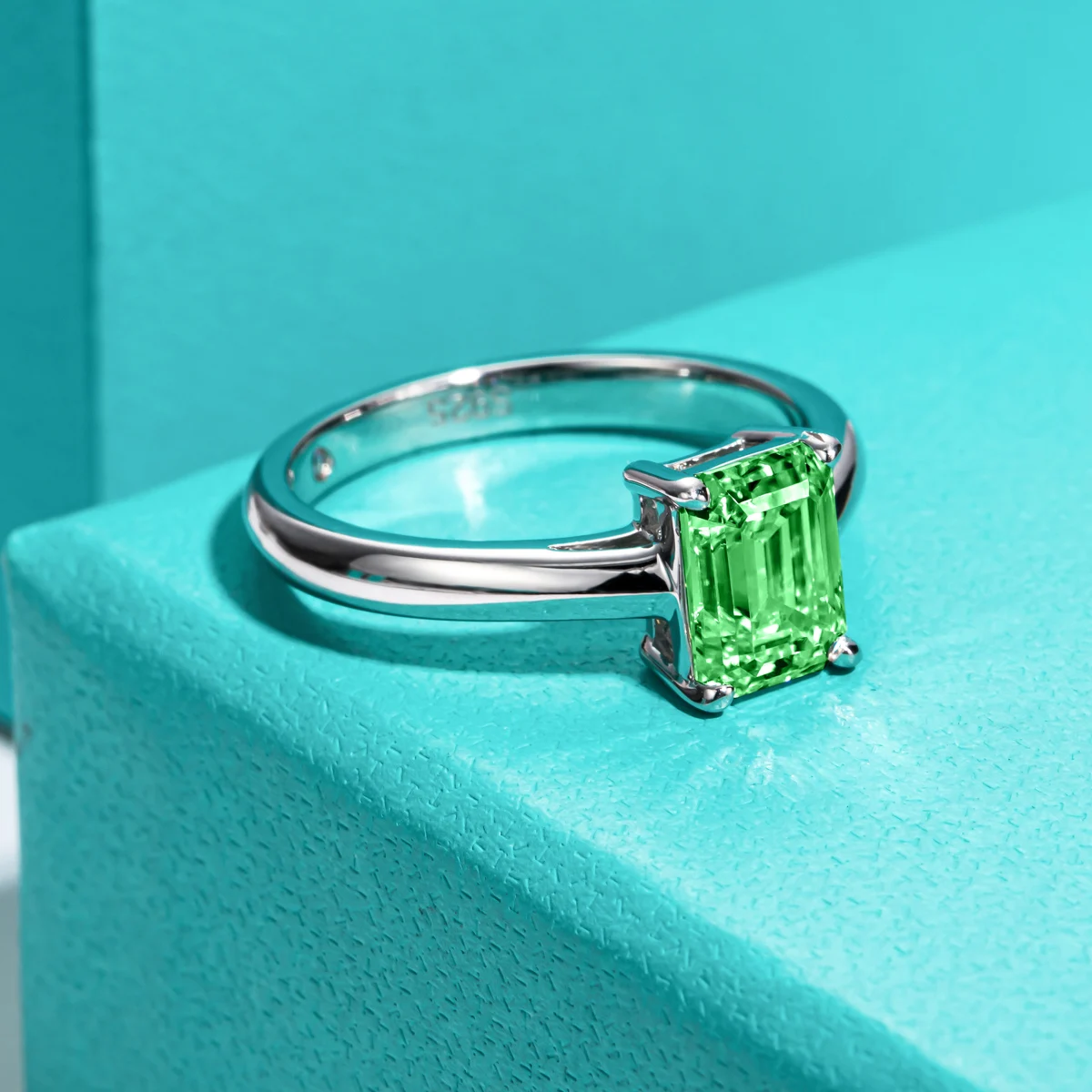 Engagement Ring 2ct 6*8mm Emerald