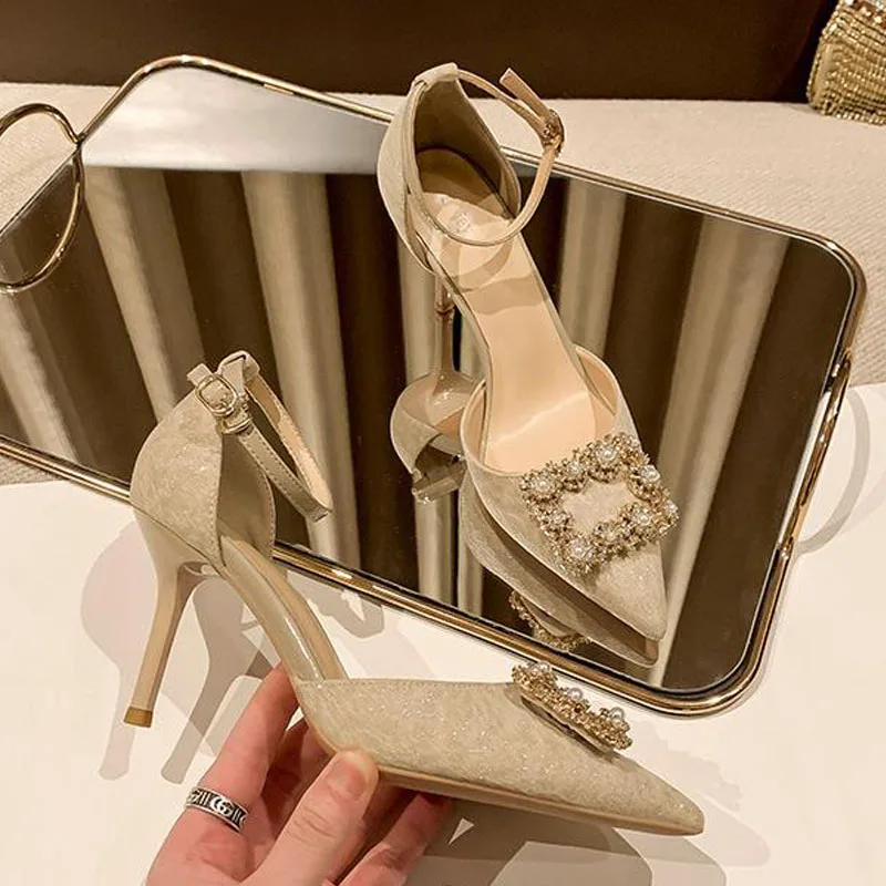 

Женские босоножки с блестками, с острым носком, на высоком каблуке 6 см