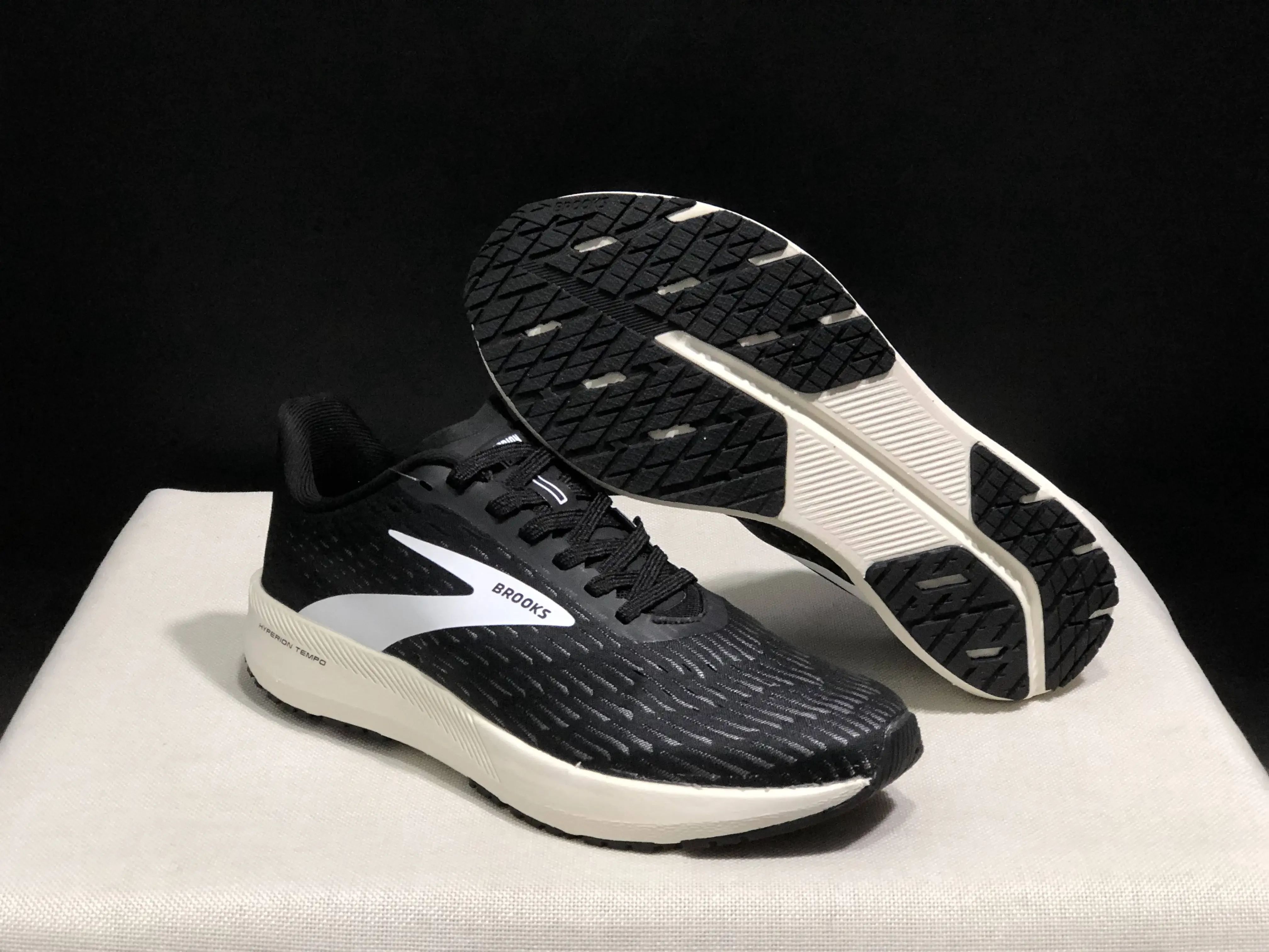 

BROOKS Hyperion Tempo Running Shoes Men and Women Ultra-Light Elastic Marathon Training Shoe Outdoor Unisex Casual Sports Shoes