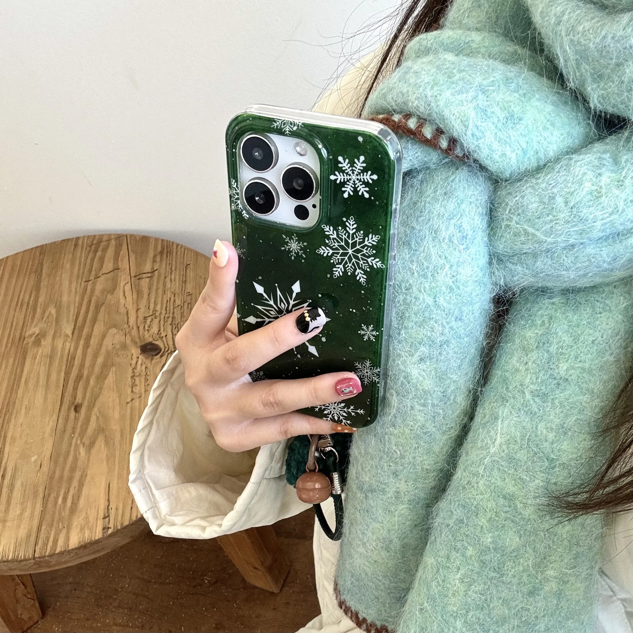 Ins Full Screen Glitter Powder Snowflake Hair Ball Lanyard Phone Case for iPhone 16 15 14 13 Pro Max 12 Back Cover Funda