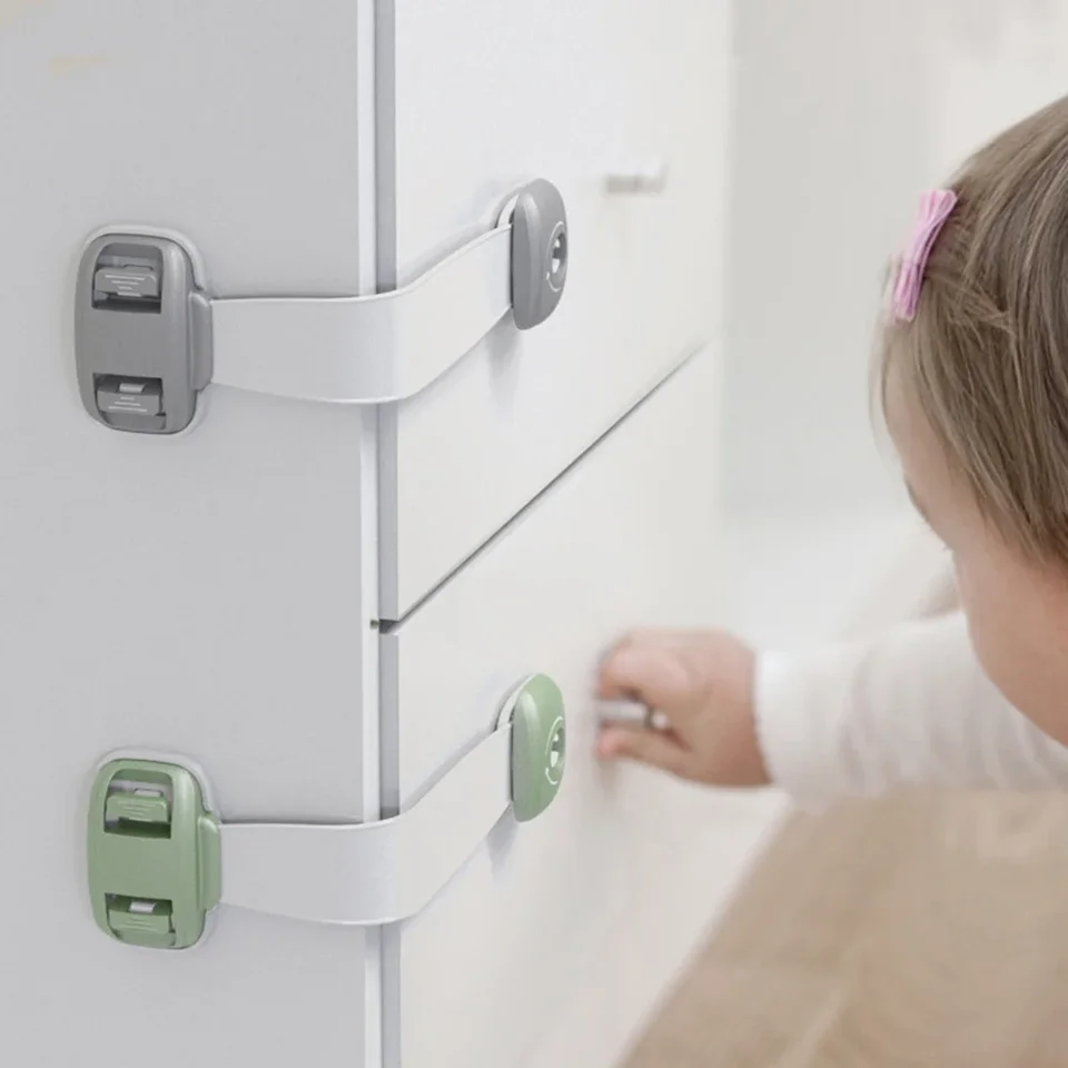 REDTRON Bambino Chiusure di Sicurezza (Aggiornato), 6 Pezzi Serrature di Sicurezza per Bambini con 3M Adesivo, per Armadi, Cassetti, Frigorifero(Nero, Nessun Trapano Necessario