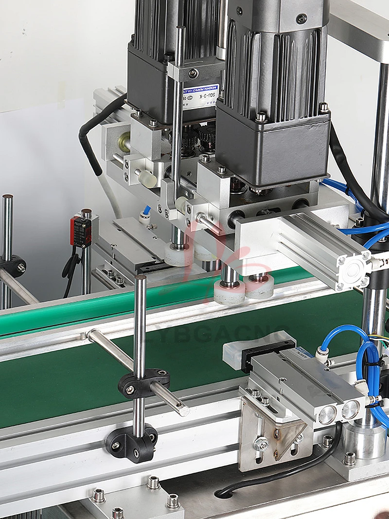 Assembly Line Production Automatic Bottle Capping Machine for Capping Twist Caps On Bottles 18-150mm Bottle High 50-400mm