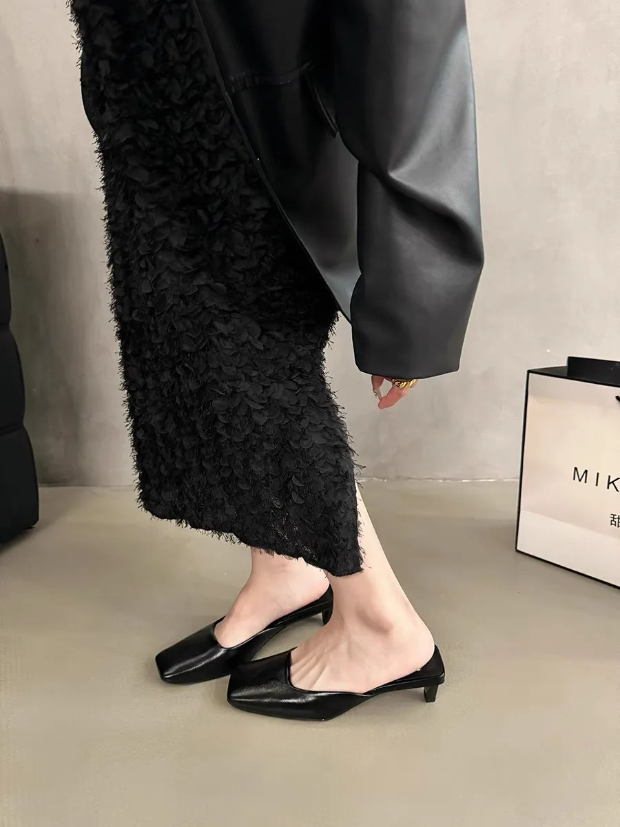Neue Sommer-Damen-Outdoor-Halb-Slipper-Stil, lässige Single-Riemen-Sandalen mit niedrigem Absatz und klobigem Absatz, vielseitig und modisch – Detail 5