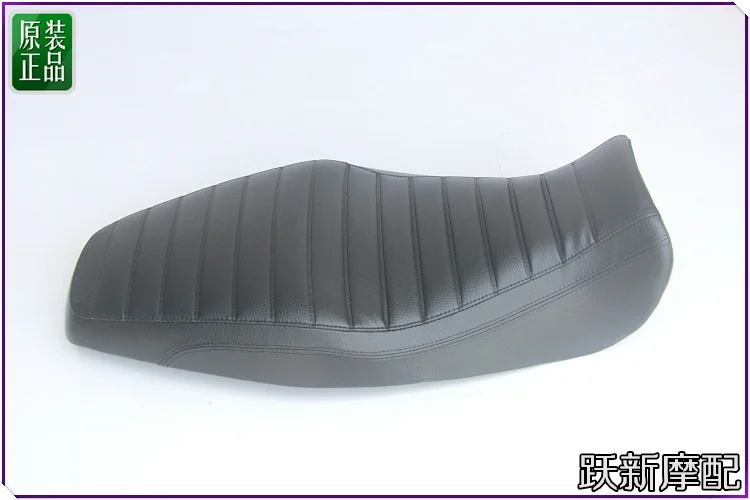 original seat of Benelli Leoncino 500