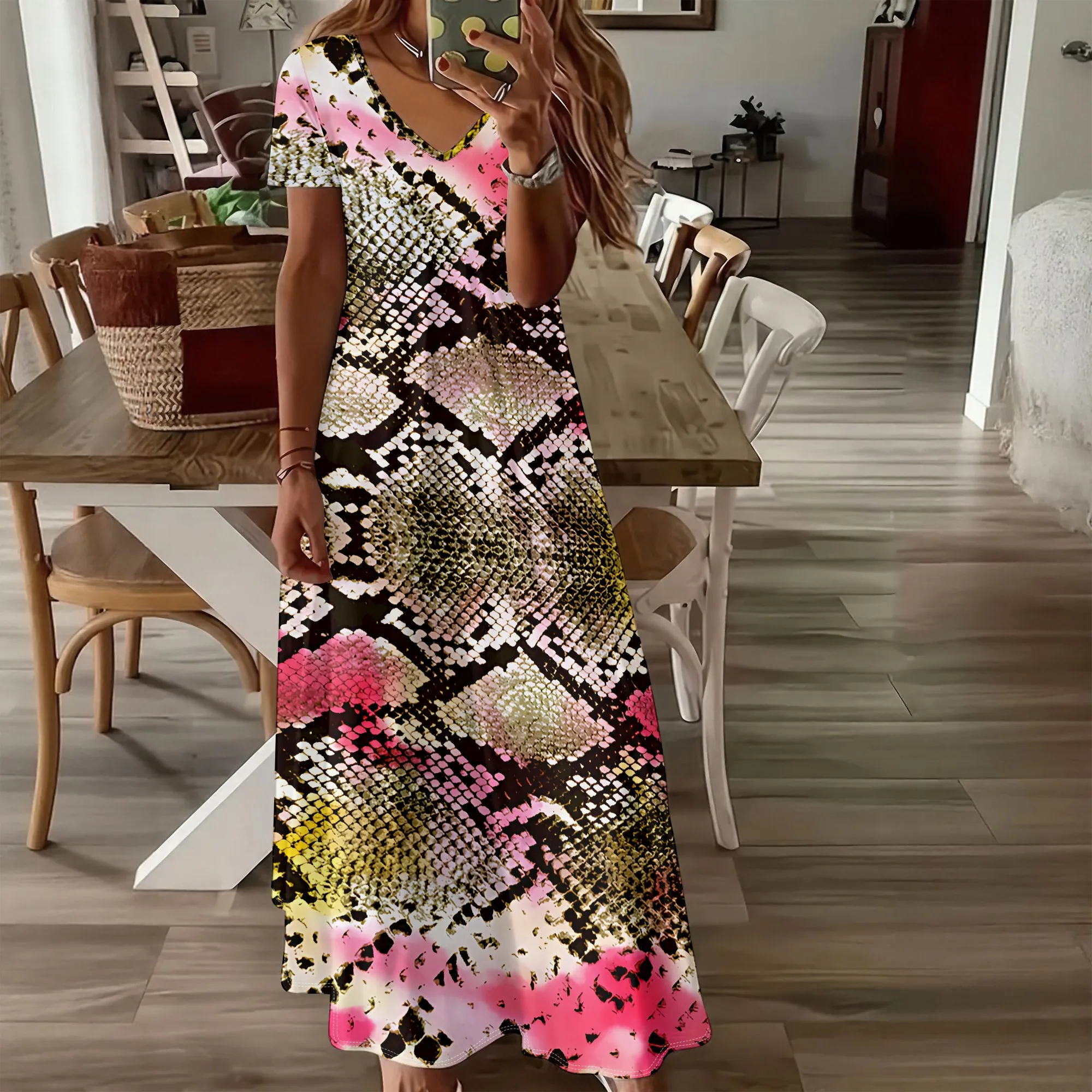Sommerliches Damenkleid mit kurzen Ärmeln und V-Ausschnitt, 3D-modisches Druckmuster, lässiger Urlaubsstil.