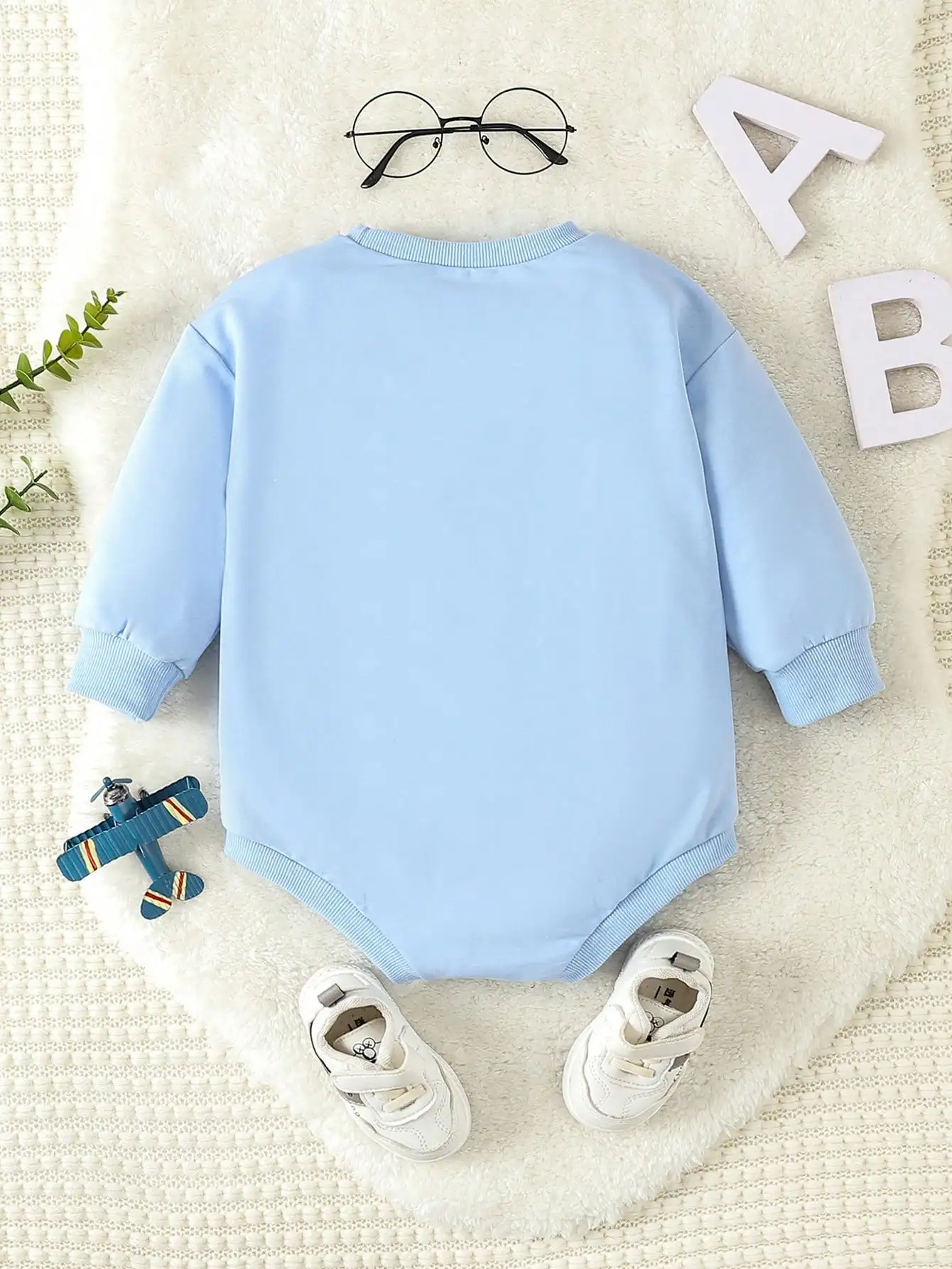 Рисунок 2 - Детский однотонный комбинезон для