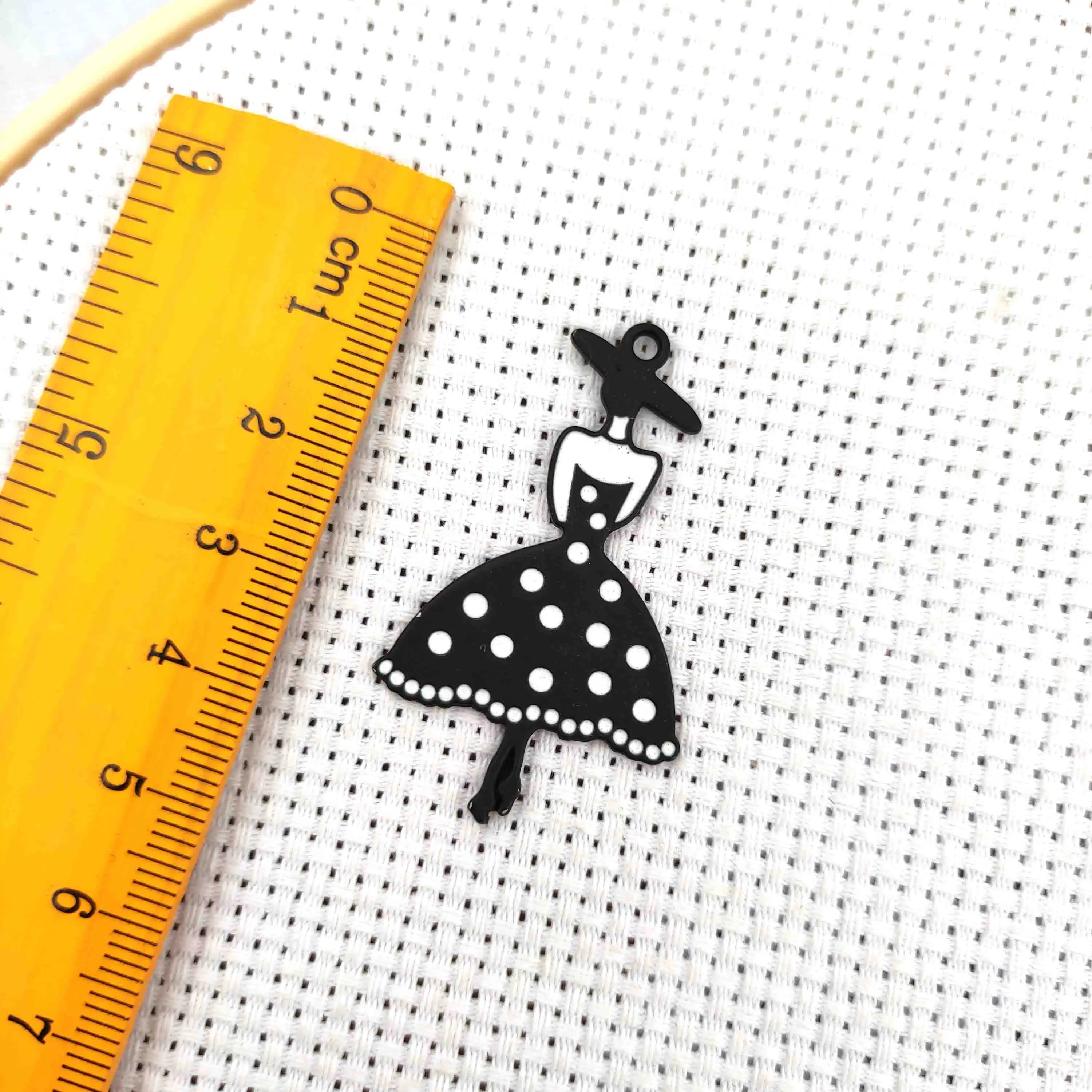 Lady Spot Magnetic Needle Minders for Cross Stitch Black Sewing Magnet Needle Keeper Finder Embroidery Accessories Needle Nanny