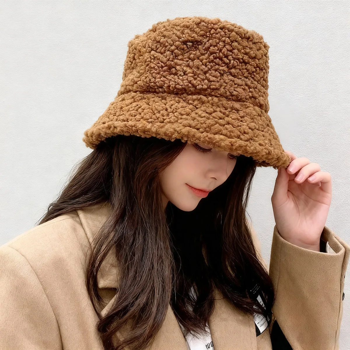 Plush Fisherman Hat for Women, Autumn and Winter 2025 New Style, Fleece-Lined, Warm, Korean Version, Trendy, Versatile, Natural Look Bucket Hat for Going Out