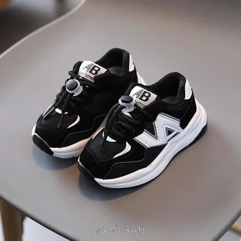 Nuovo cestino Scarpe da ginnastica per bambini Ragazzi Scarpe antiscivolo per bambini Scarpe da ginnastica Scarpe da ragazza Scarpe da corsa in pelle antiscivolo Scarpe da ginnastica