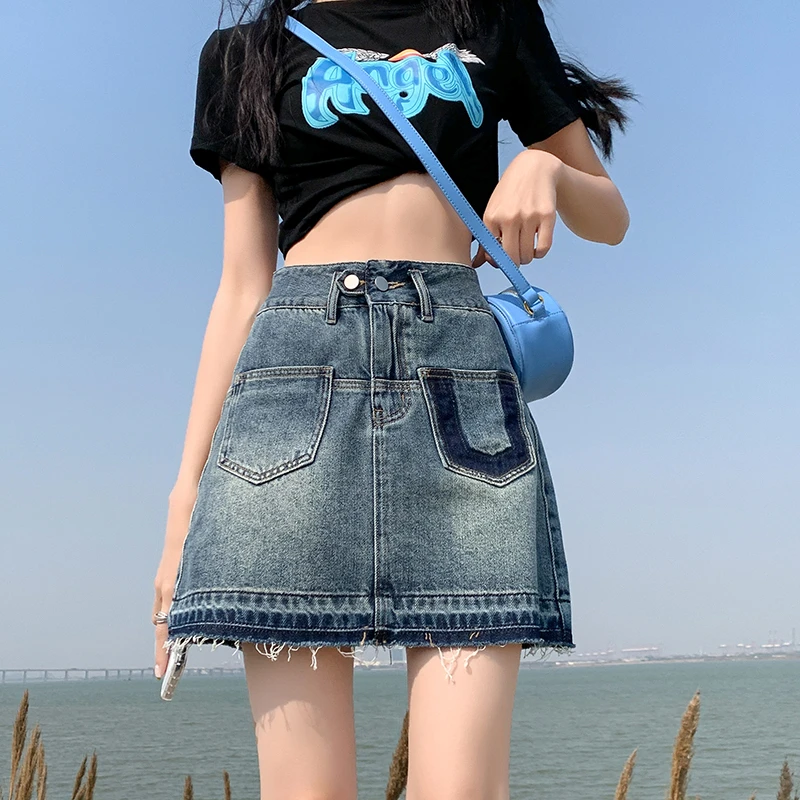 Real time photo of denim skirt for women with retro blue high street summer high waisted and slim feeling retro contrasting A-li real time photos of denim women s pants in retro blue 2023 new autumn and winter high street hot girls with loose cuffs and wid