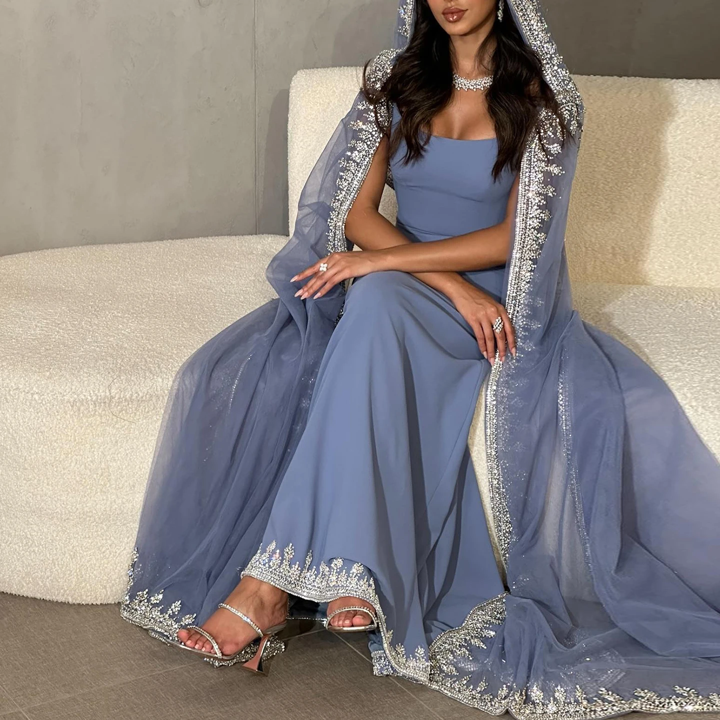فستان سهرة أنيق مزين بالكريستال