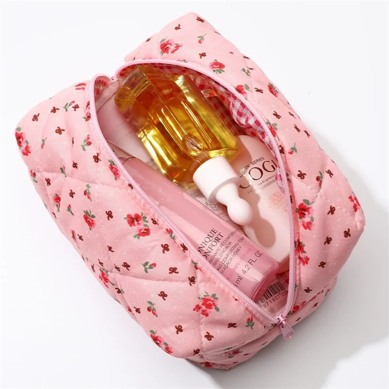 1PC Floral Puffy Quilted Makeup Bag Cosmetic Pouch Flower Strawberry Printed Large Travel Cosmetic Storage Organizer Bag Purse