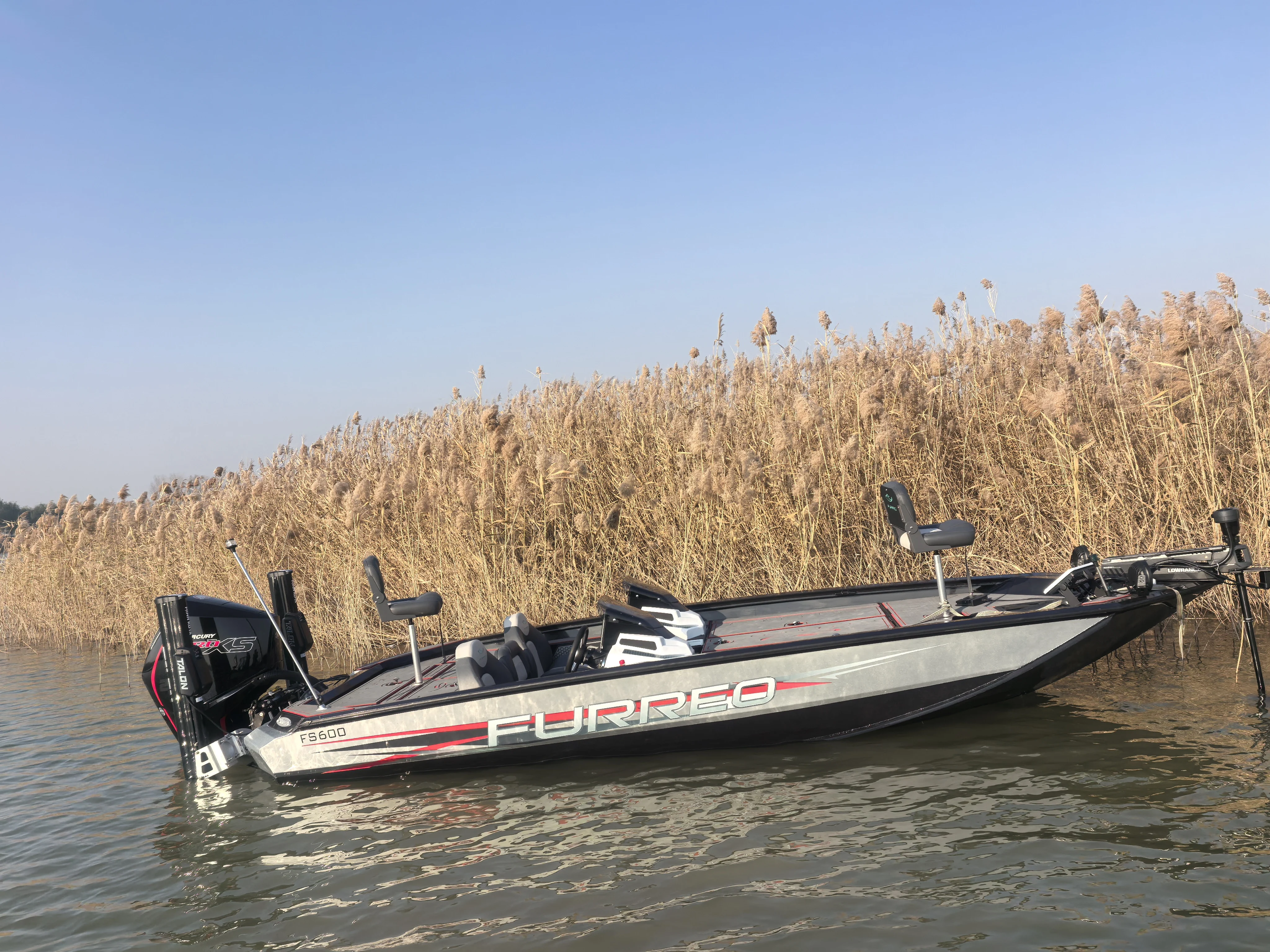Multi-Functional Aluminum Bass Boat-6.4m C640 Model, 3-Person, 120L Tank, Fishfinder Ready, Durable Construction