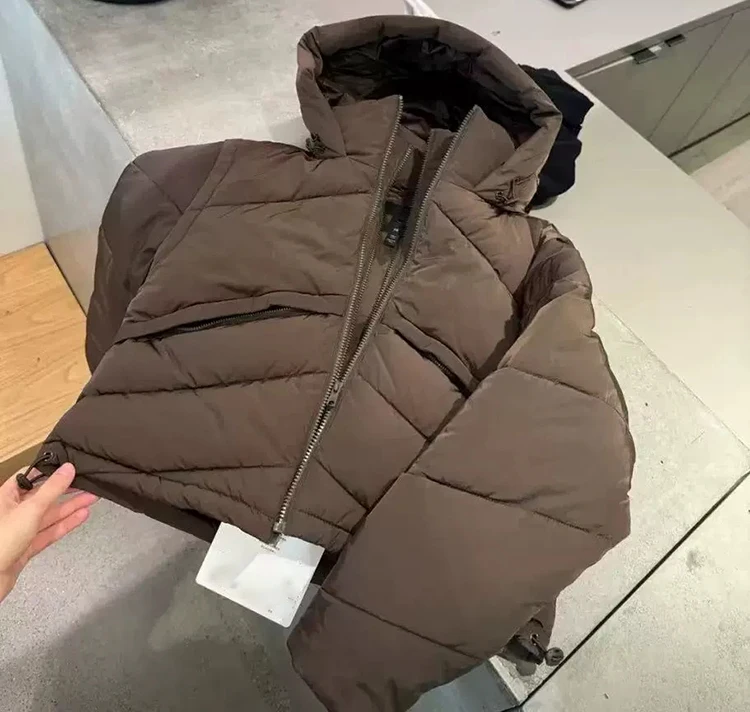 Damenjacken aus Baumwolle im Fake-Two-Piece-Look mit Stehkragen, Kapuze und doppellagigem, warmem Baumwollfutter. – Detail 4