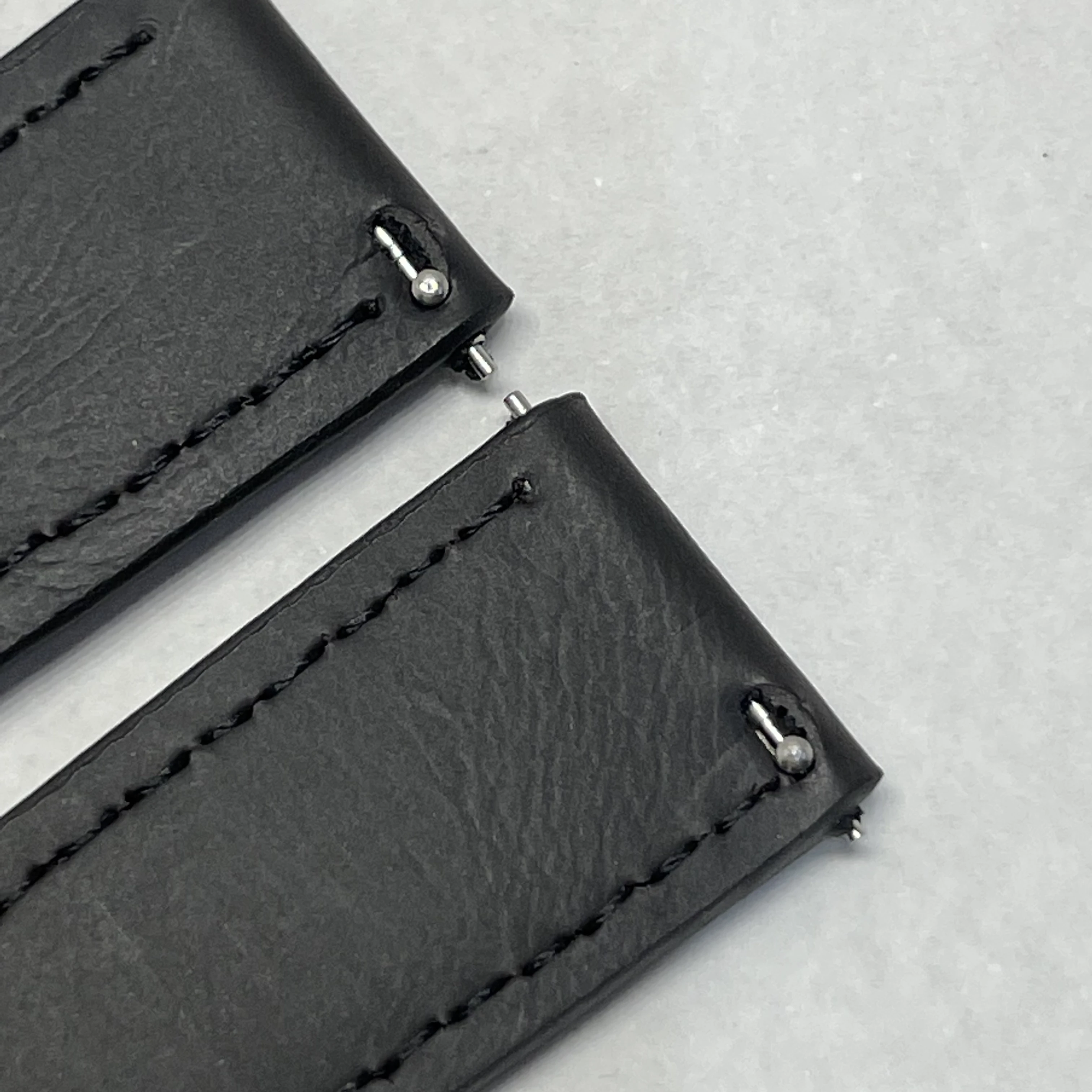 Sleek Black Intelligent Watch Strap with Raw Edge Buckle