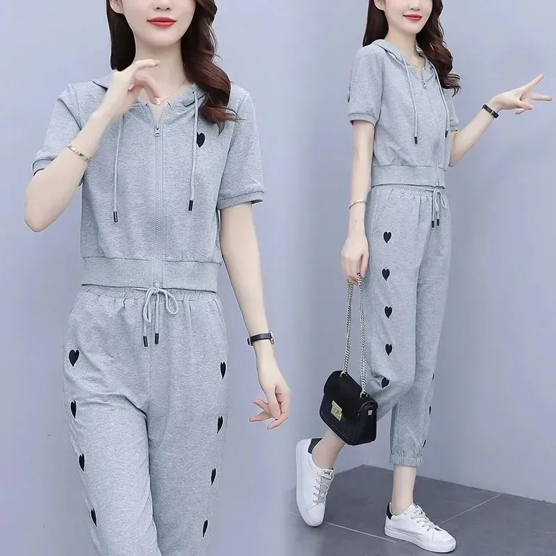 

short hooded women's sports and leisure suit slim fit and slimming women's two-piece suit sport suit women girl jogging suits