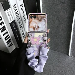 Luxury Korean Oil Painting Purple Flowers Case with Purple Scarf Bracelet for Razr 60 Ultra (Beige)