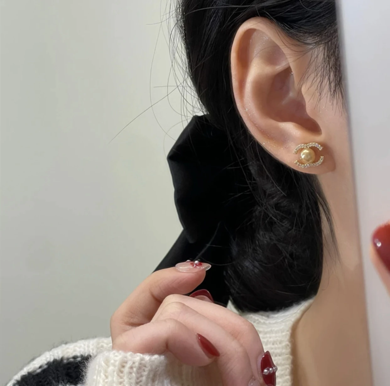 Luxury French little fragrance with zircon letter pearl earrings and studs for women high-end, versatile fashion earrings 4