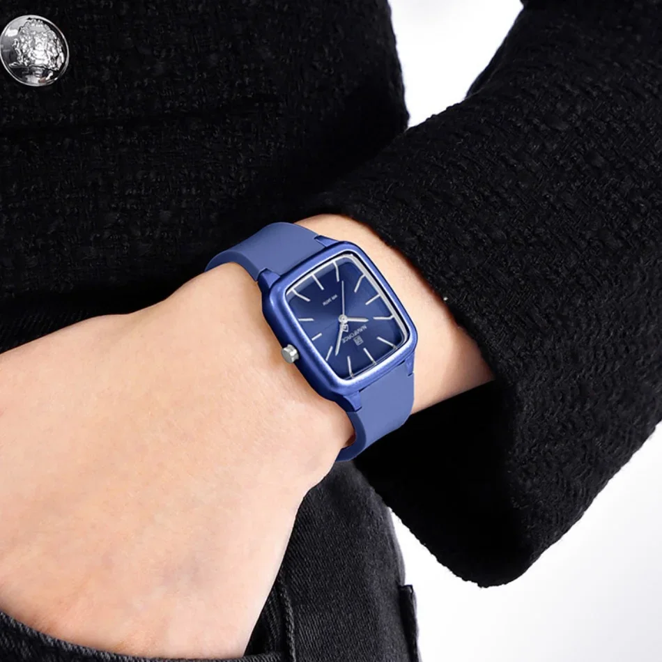 NAVIFORCE NF5055 ساعة يد كوارتز نسائية خفيفة الوزن...