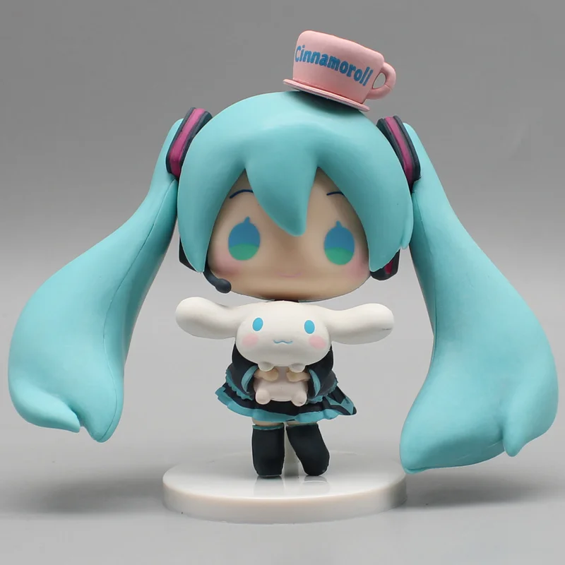 Hatsune Miku Anime Figurine Holding Cinnamoroll Bean Eyed Kawaii Tabletop Decorations Action Figures Doll Model Children Toy Gift