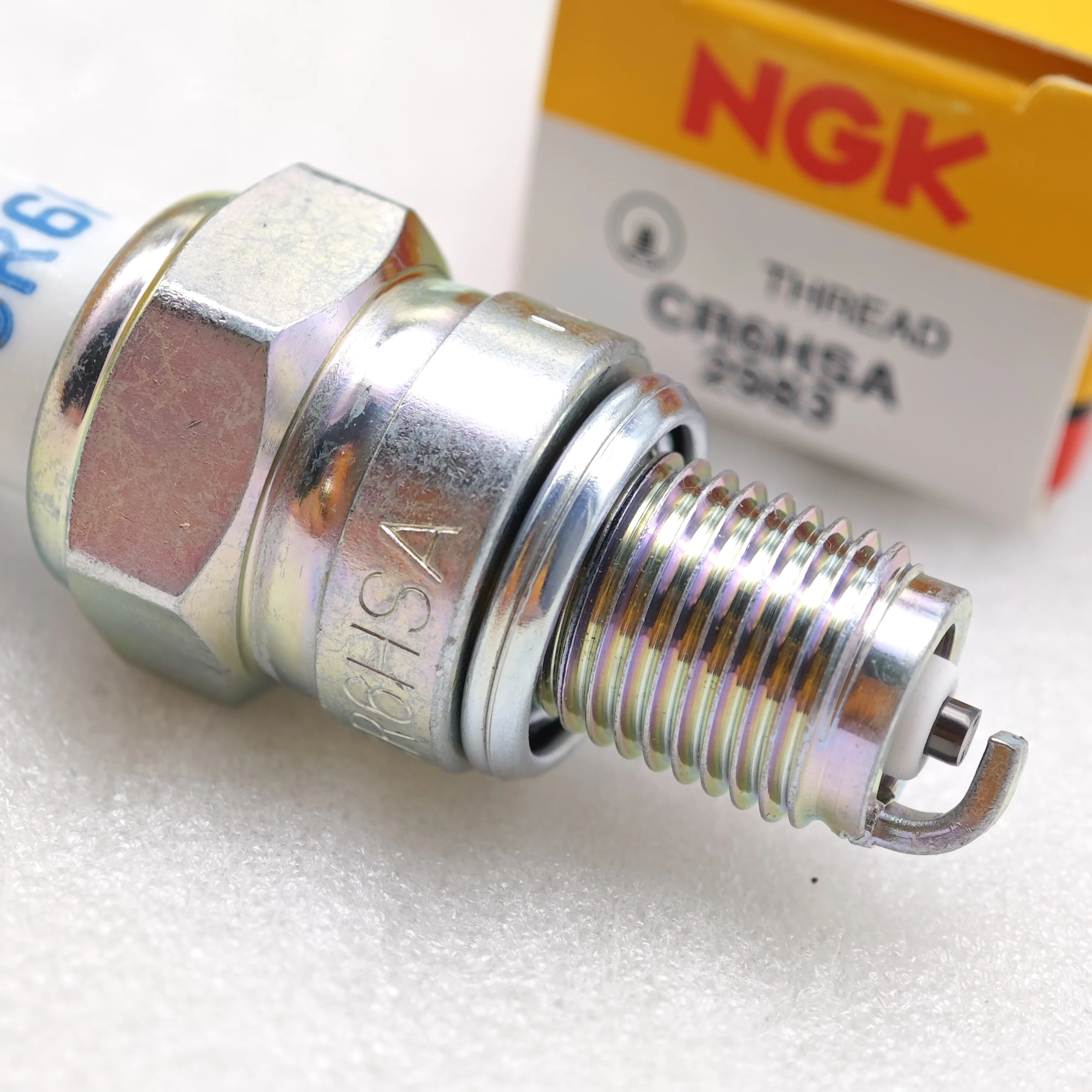 1pcs CR6HSA 2983 NGK Spark Plug