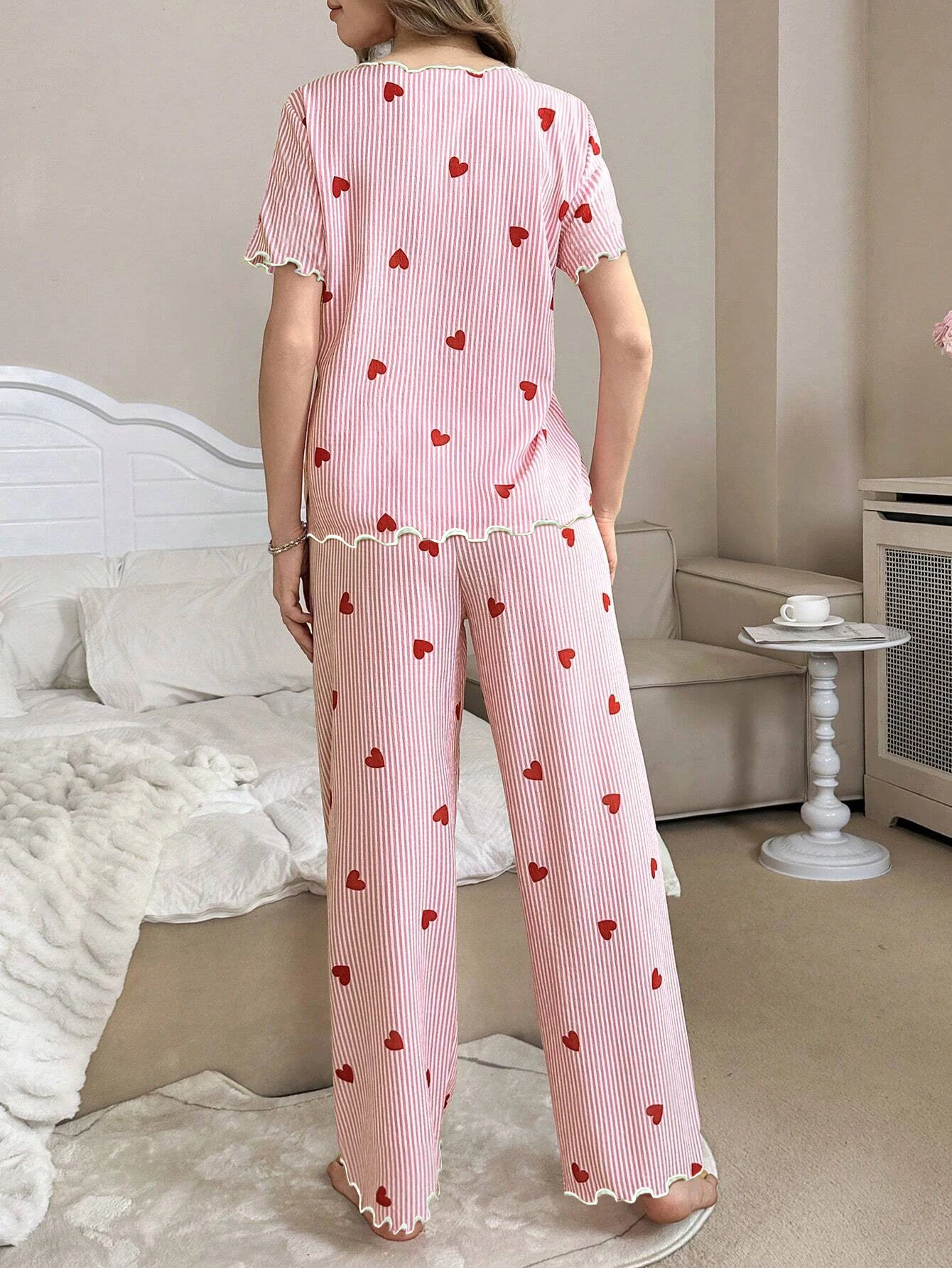Women's Autumn and Winter Pajamas, Cute Striped Heart Print, Casual and Comfortable, Fashionable Short-Sleeved Long Pants, Can B