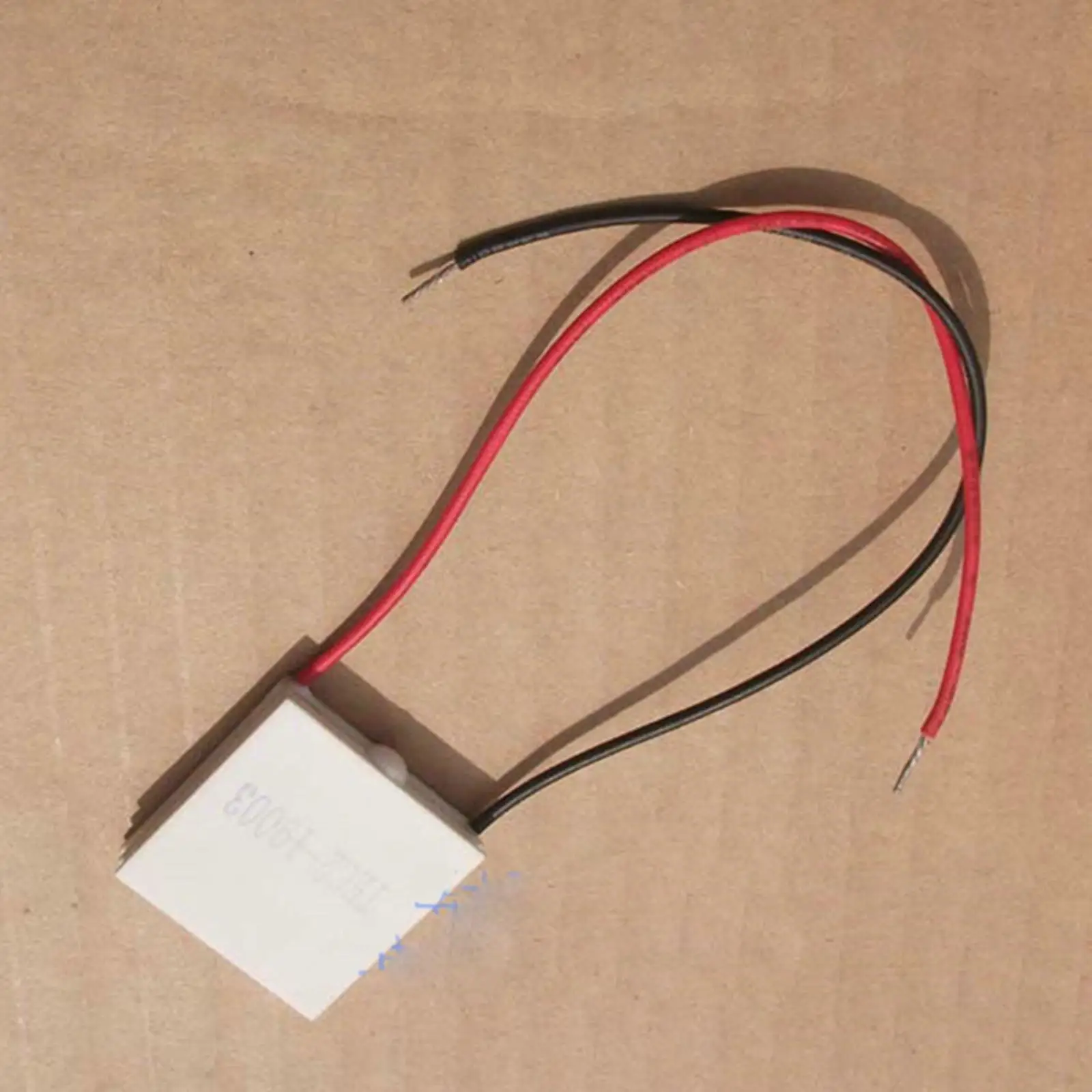 30x30x6.8mm 3A 16V 15W TEC2-19003 Thermoelectric Cooler Peltier Heatsink
