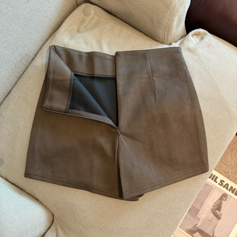 Solid Color 2026 Autumn and Winter New Minimalist High Waist Holiday Shorts Femininity Versatile Casual Fashion Short Pants