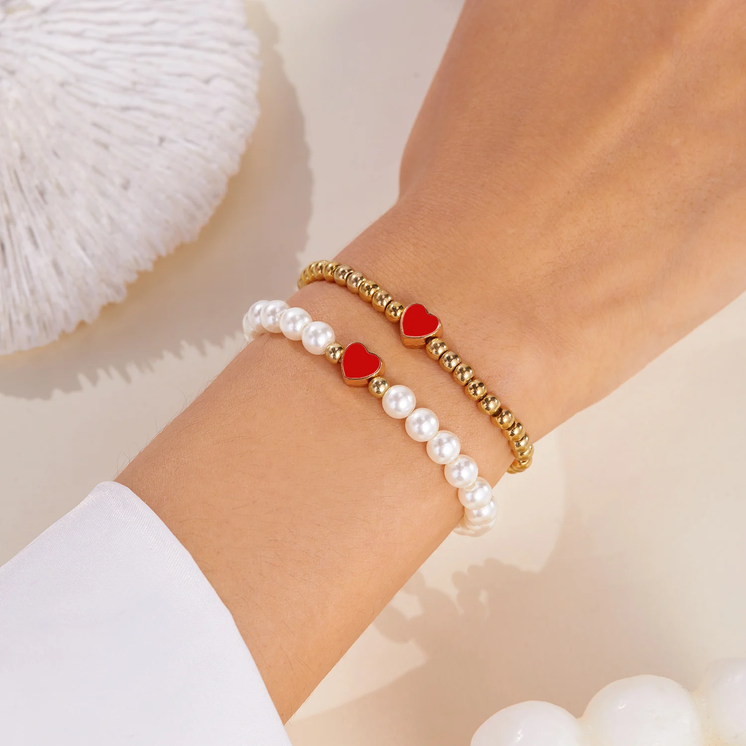 Doppelschichtige bunte Herz-Perlen-Armbänder für Frauen, elegante Imitationsperle, handgefertigte Armbänder, modischer Freundschaftsschmuck – Detail 4