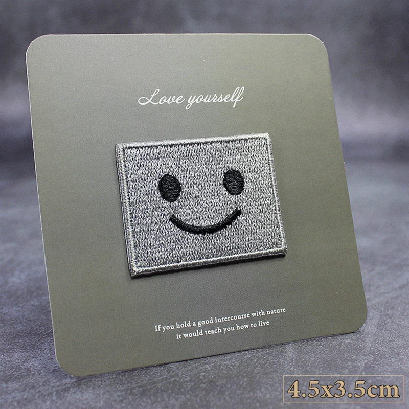 Verschiedene Farben Quadratisches Lächeln Gesicht Patch DIY Reparatur Stickerei Eisen auf Patch für Kleidung Aufkleber Cartoon Kleidung Parches – Detail 2