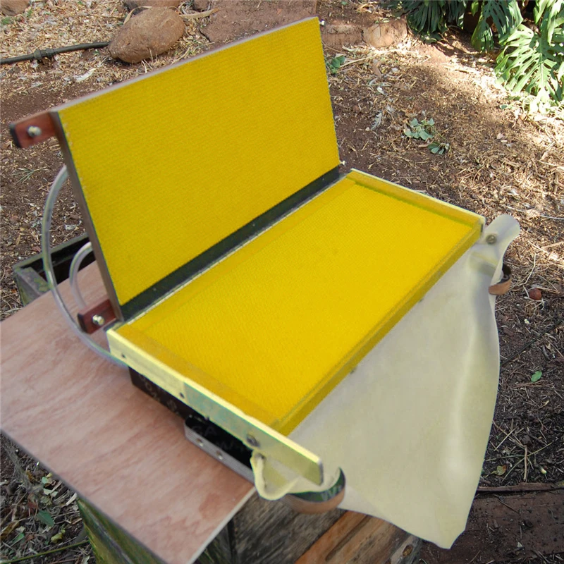 1pcs Beekeeper Soft Pvc Beeswax Mold Foundation Bee Hive Basis Press