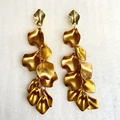 Yellow gold color