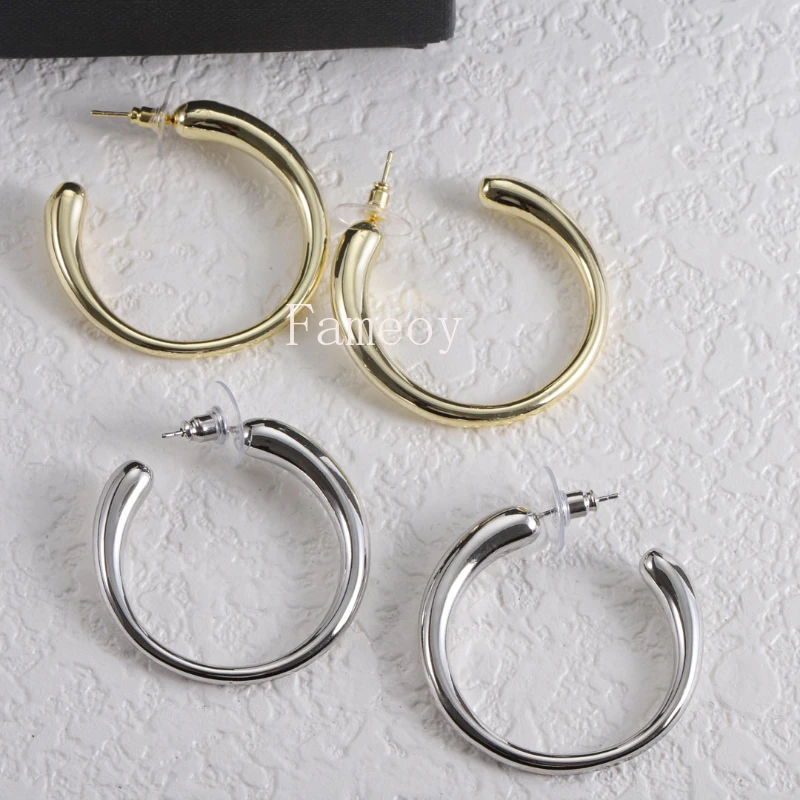 

2024 Fashion New Classic Round Women's Earrings