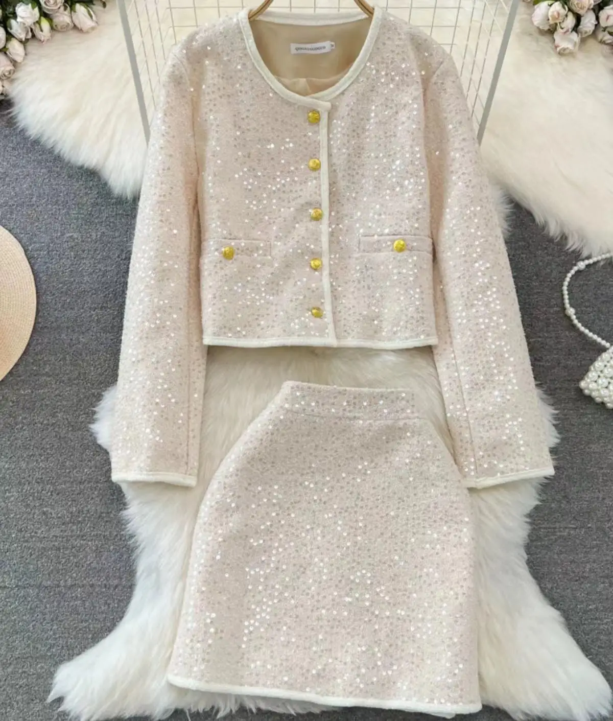

Light Luxury Fashion Sequined Set Women's Round Neck Single Breasted Short Sequin Coat Plus High Waist Wrapped Hip Skirt Autumn