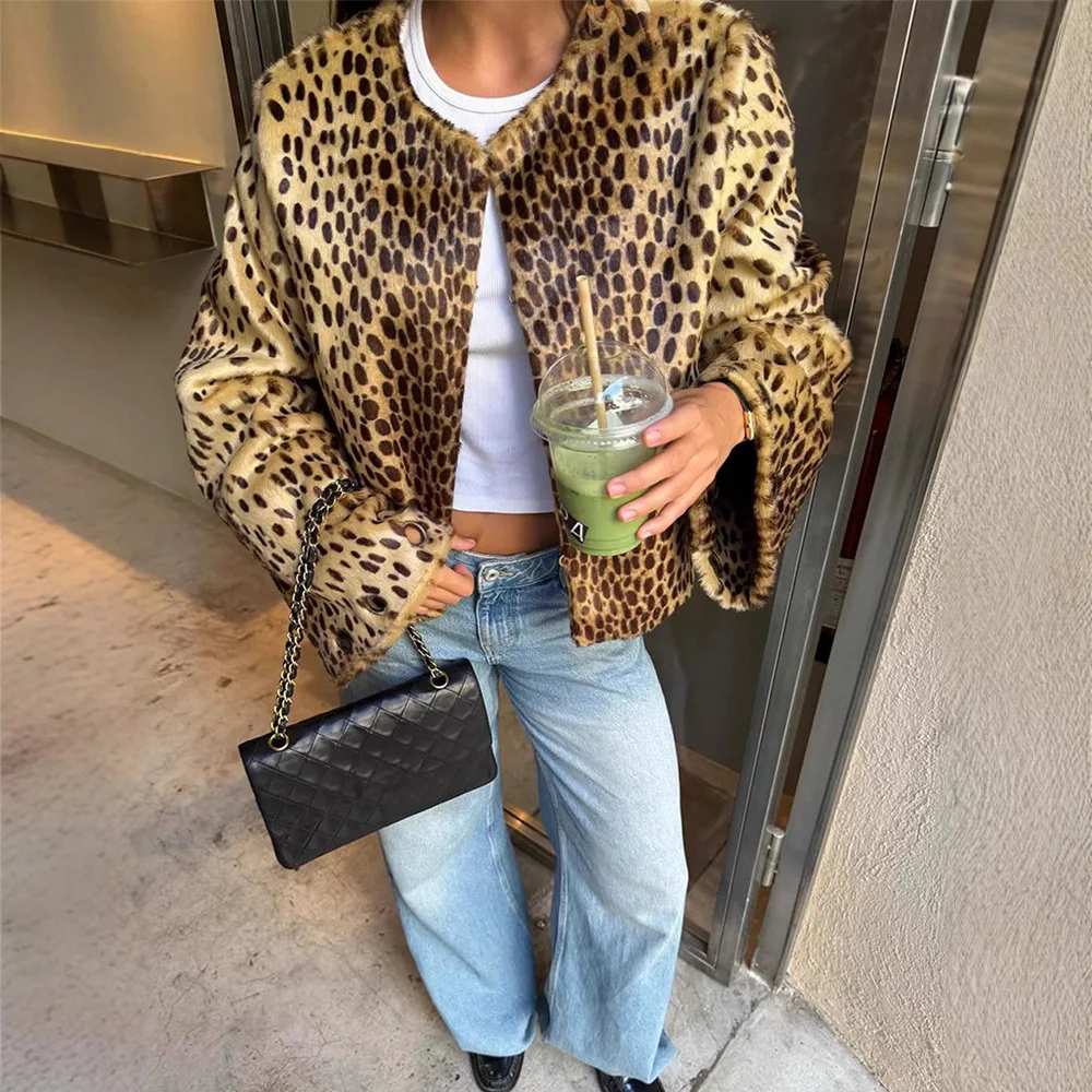 New Outerwear Women's Winter Jacket Fashionable Casual Style Warm Leopard Print Short Jacket Women 2025 Autumn Winter New Style
