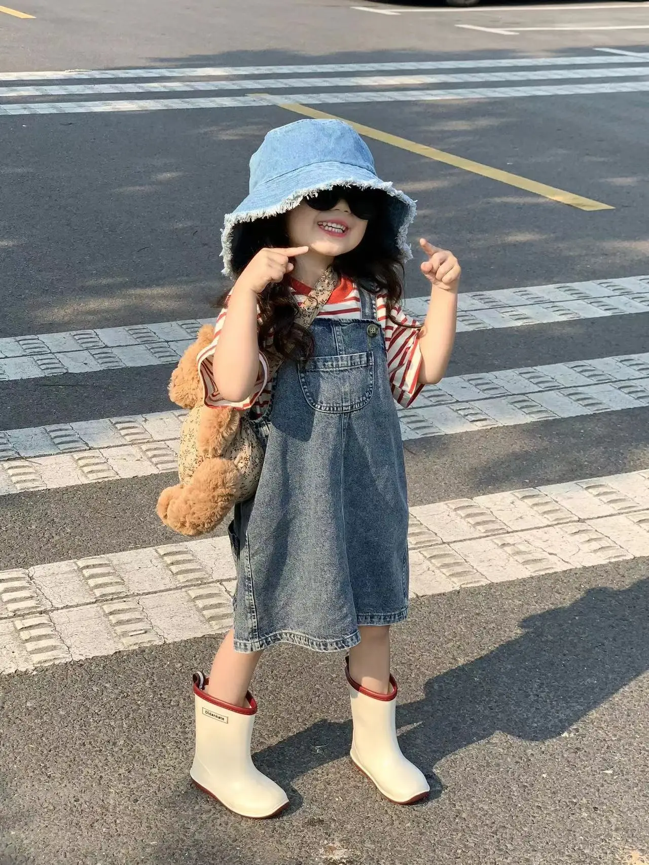 

Korean Childrens Clothing Girls Set 2023 Summer Childrens Sweet Cool Denim Skirt with Striped T-shirt Two Piece Set