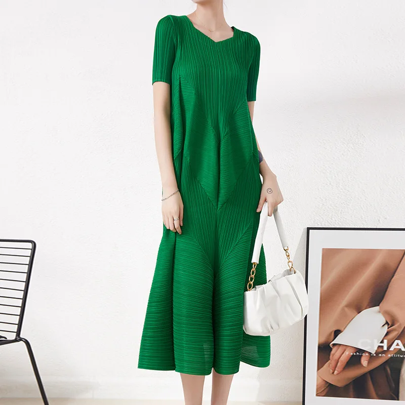 

French light luxury cold wind women's high-end dress design pleated profile short-sleeved cake princess skirt