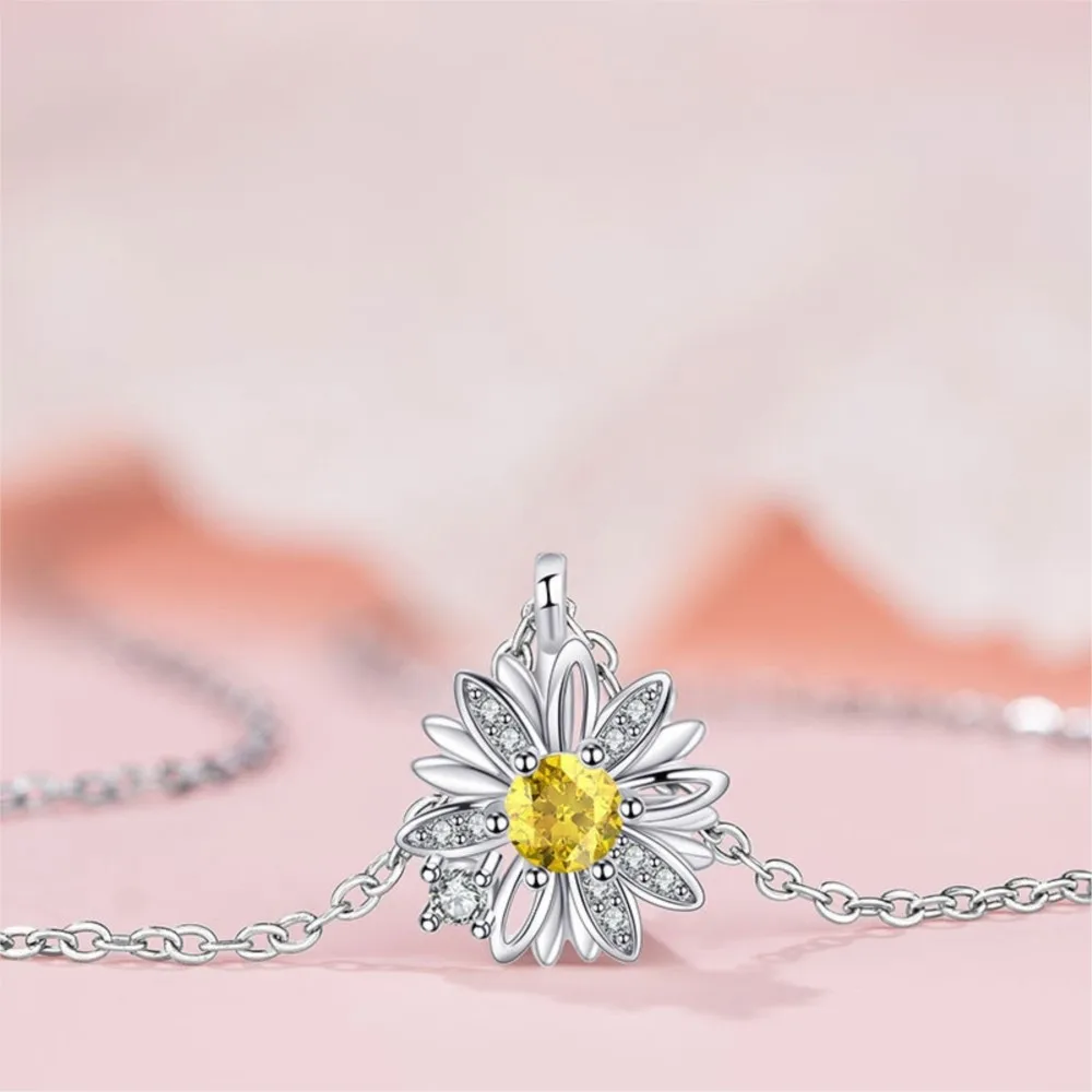 Light Luxury Zircon Daisy Flower Pendant Necklace for Women Exquisite  High Quanlity Sense Clavicle Chain Party Jewelry Gifts
