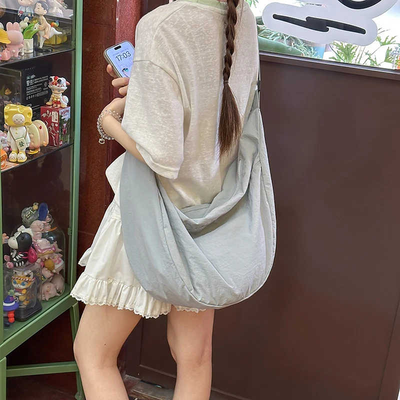 Neue Nylon-Umhängetasche für Damen, lässig, vielseitig, große Kapazität, leichte Reisetasche, einfache Mädchen-Büchertasche – Detail 11