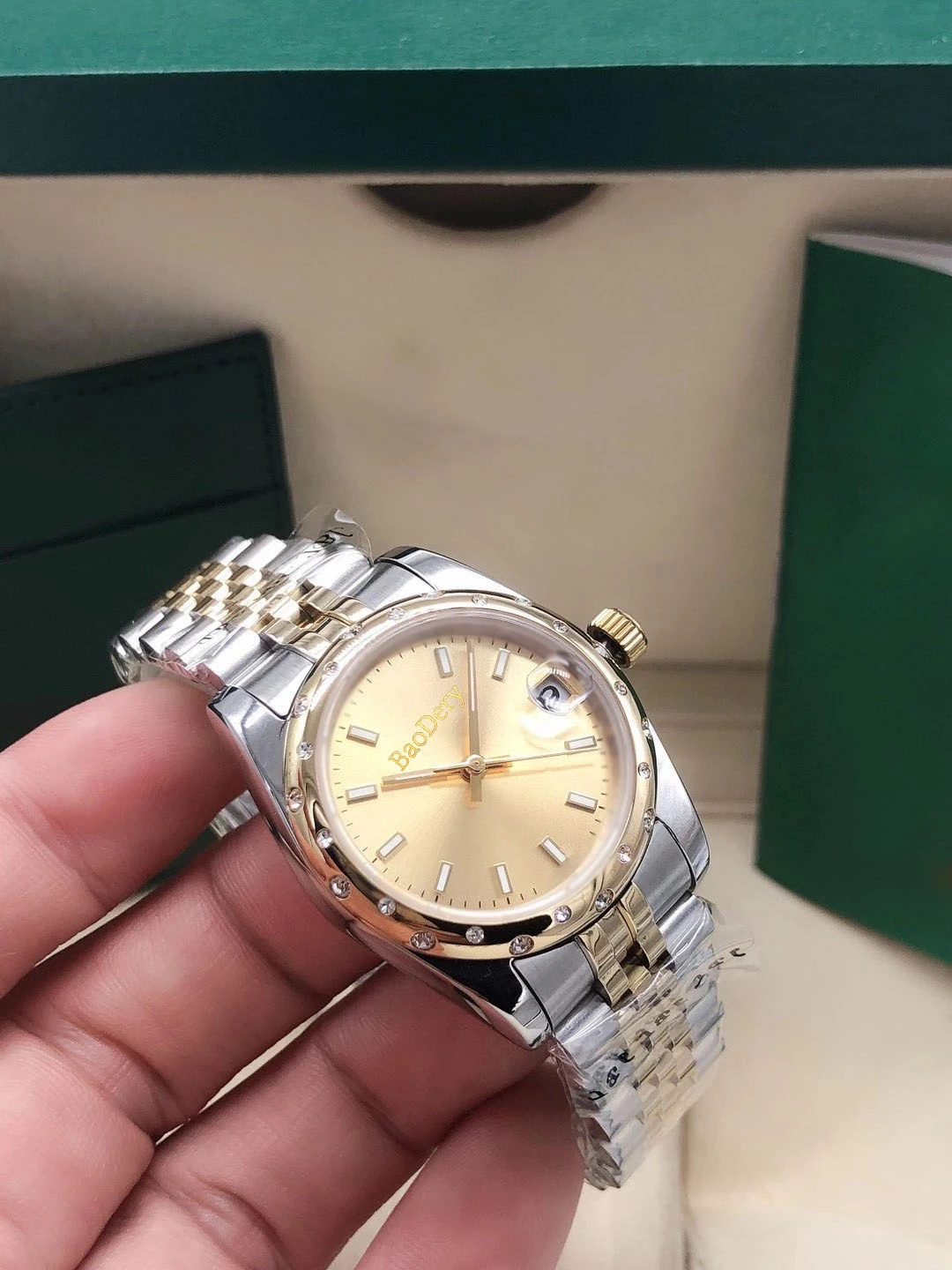 31mmLuxury Brand Watch for Women - Boasting a 31mm Dial, Diamond Bezel,   Strap for Ultimate Comfort and Style