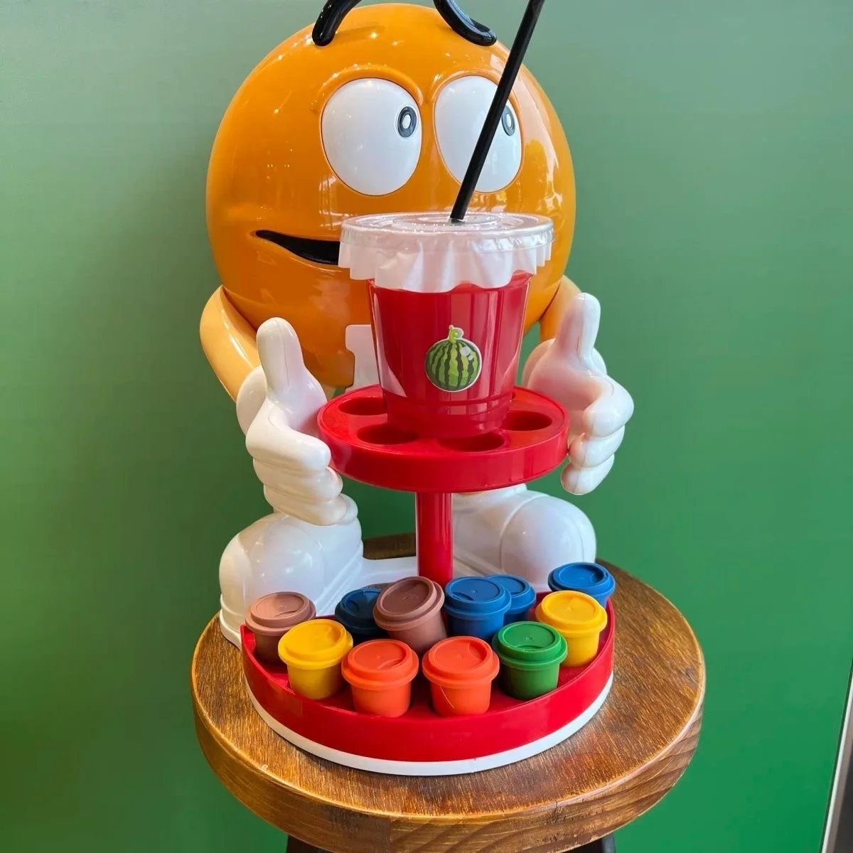 귀엽고 다기능적인 초콜릿 콩 인간 조각상: 실용적이면서도 화려한 가정용 장식품